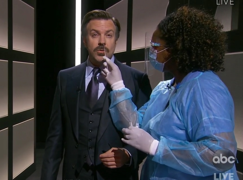 Jason Sudeikis Receives Covid Test At Emmys And We Can T Look Away E Online Deutschland